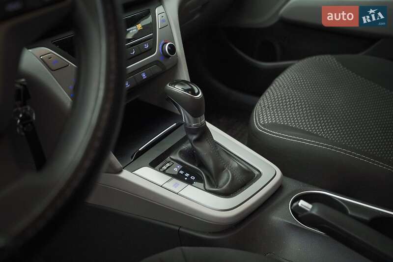 Седан Hyundai Elantra 2016 в Харкові