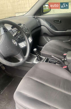 Седан Hyundai Elantra 2008 в Львове