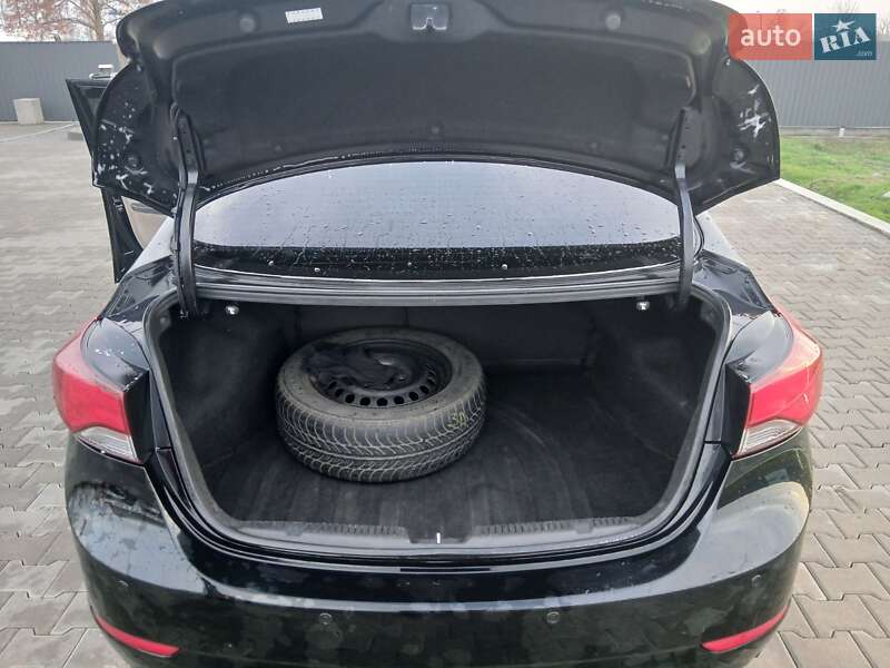 Седан Hyundai Elantra 2015 в Кагарлыке