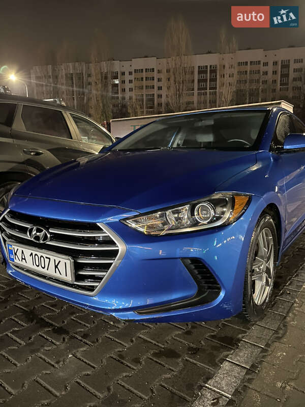 Седан Hyundai Elantra 2016 в Киеве