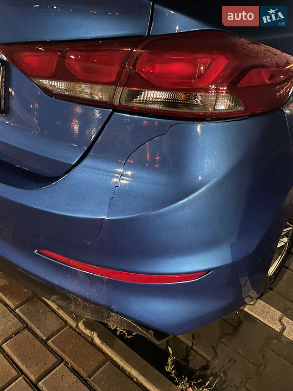 Седан Hyundai Elantra 2016 в Киеве