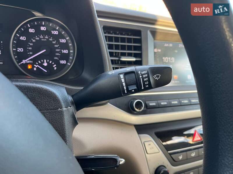 Седан Hyundai Elantra 2017 в Киеве