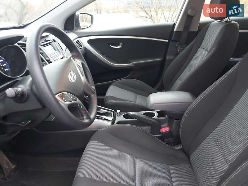 Хэтчбек Hyundai Elantra 2015 в Киеве