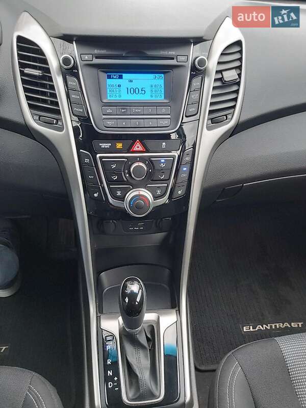 Хэтчбек Hyundai Elantra 2015 в Киеве