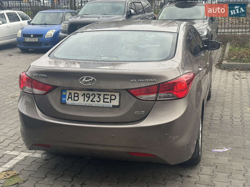 Седан Hyundai Elantra 2012 в Броварах