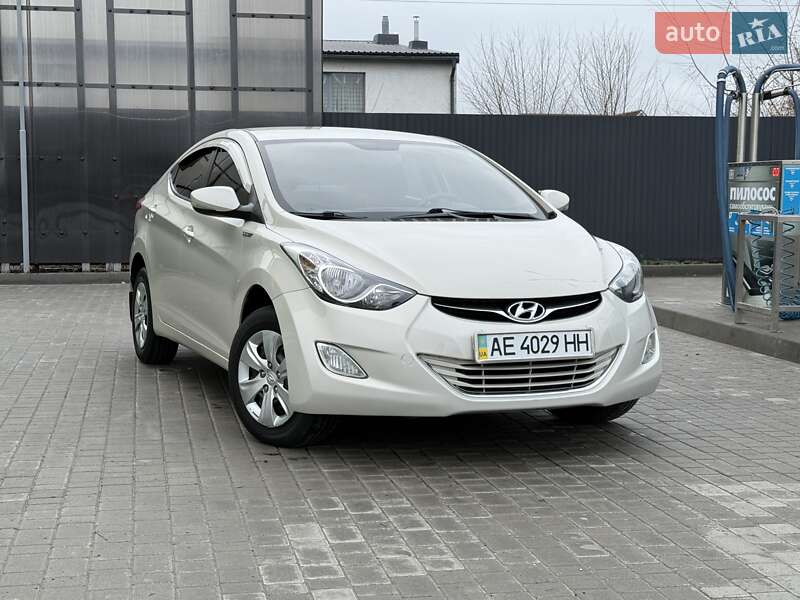 Седан Hyundai Elantra 2011 в Днепре