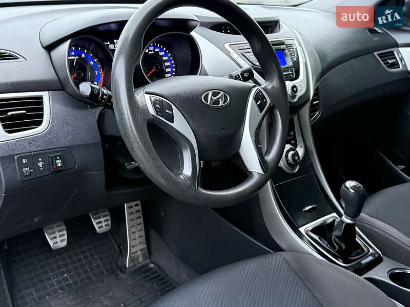 Седан Hyundai Elantra 2011 в Днепре