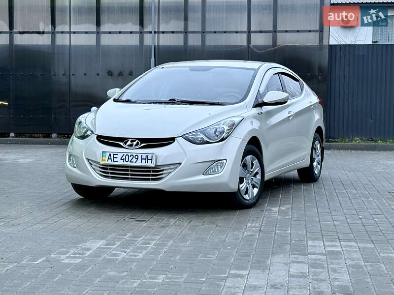 Седан Hyundai Elantra 2011 в Днепре