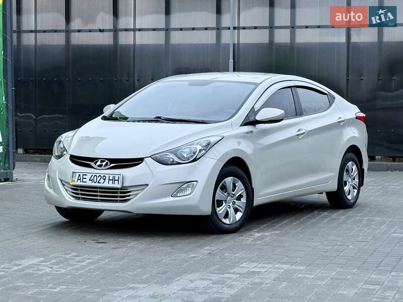 Седан Hyundai Elantra 2011 в Днепре