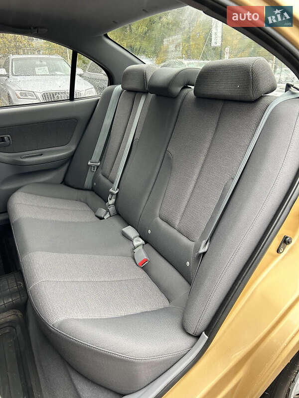 Седан Hyundai Elantra 2004 в Сумах