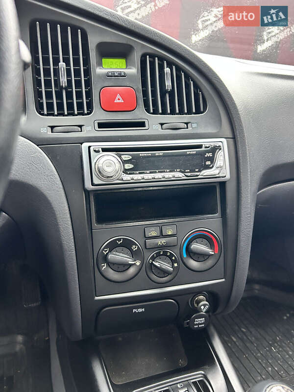 Седан Hyundai Elantra 2004 в Сумах