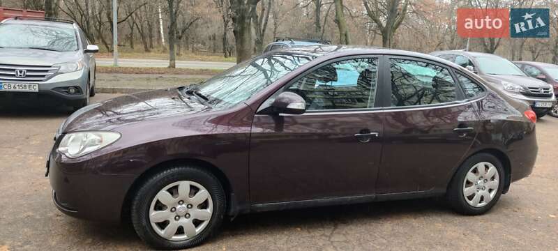 Седан Hyundai Elantra 2010 в Киеве