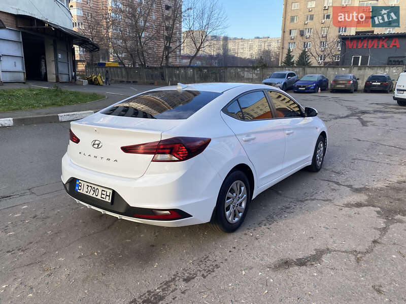 Седан Hyundai Elantra 2019 в Киеве