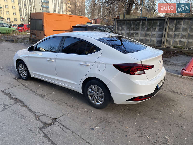 Седан Hyundai Elantra 2019 в Киеве