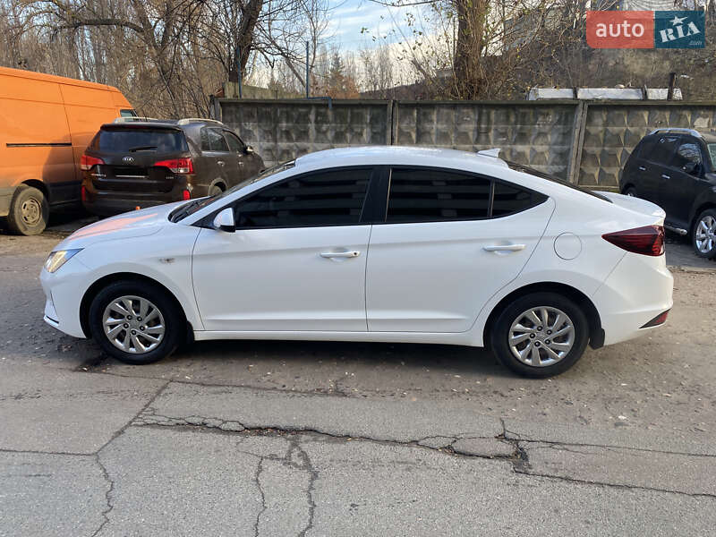 Седан Hyundai Elantra 2019 в Киеве