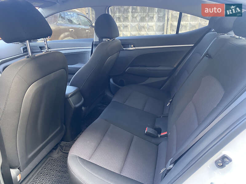 Седан Hyundai Elantra 2019 в Киеве