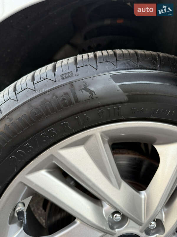 Седан Hyundai Elantra 2019 в Киеве