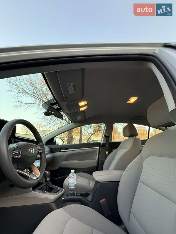 Седан Hyundai Elantra 2019 в Киеве