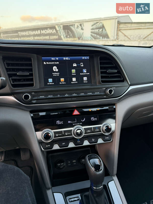 Седан Hyundai Elantra 2019 в Киеве