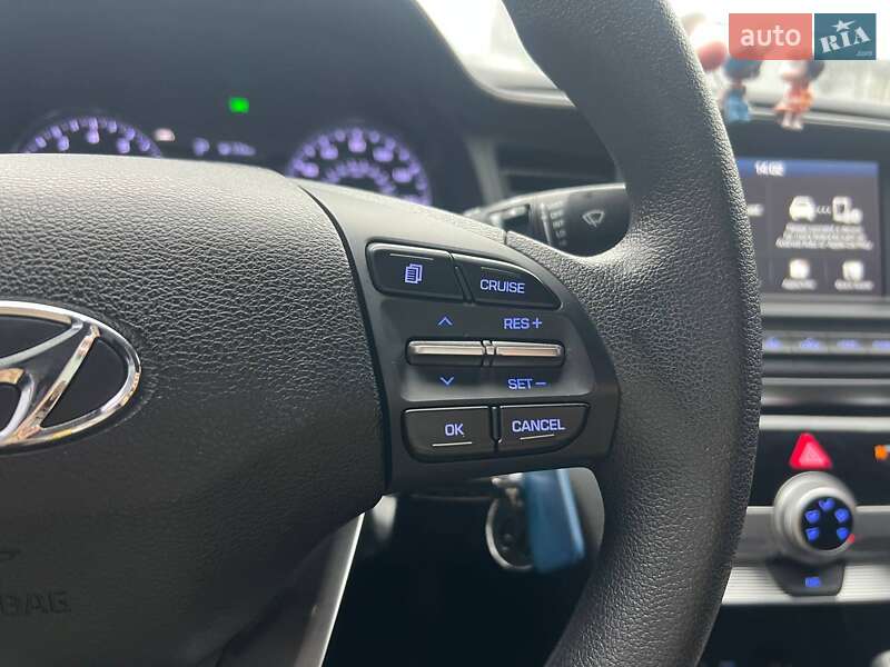 Седан Hyundai Elantra 2019 в Ивано-Франковске