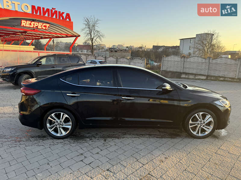 Седан Hyundai Elantra 2017 в Ивано-Франковске