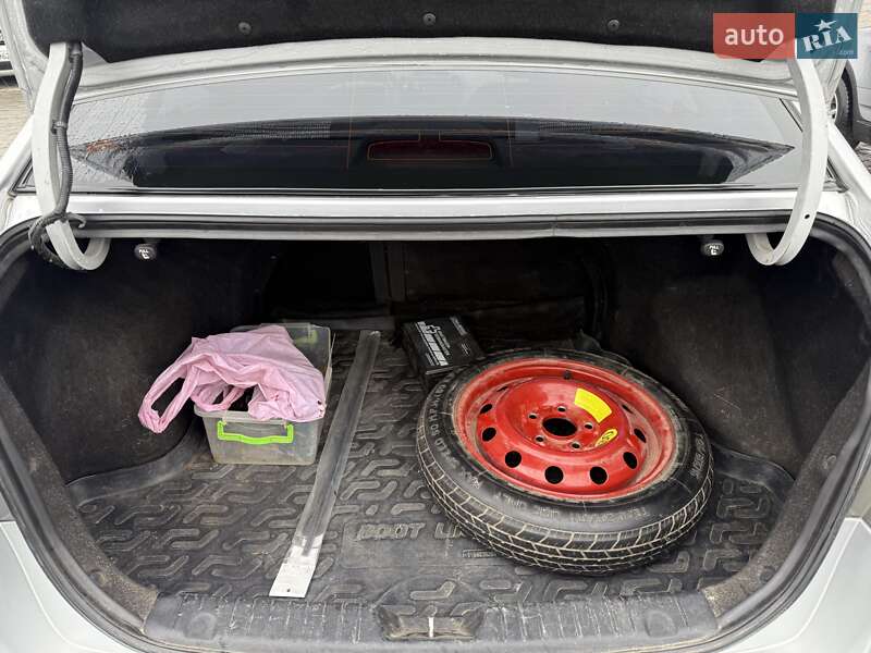 Седан Hyundai Elantra 2010 в Черновцах