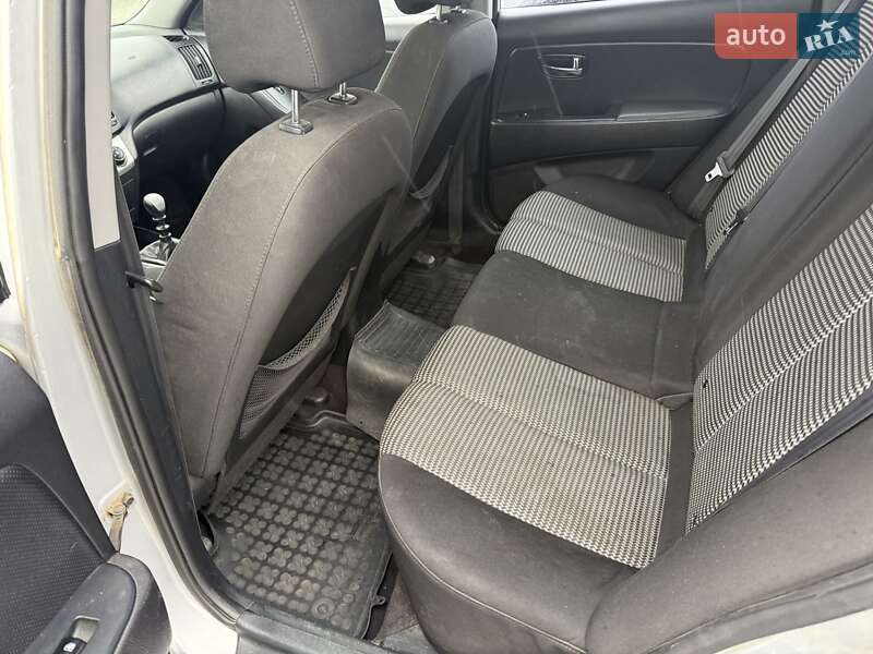 Седан Hyundai Elantra 2010 в Черновцах