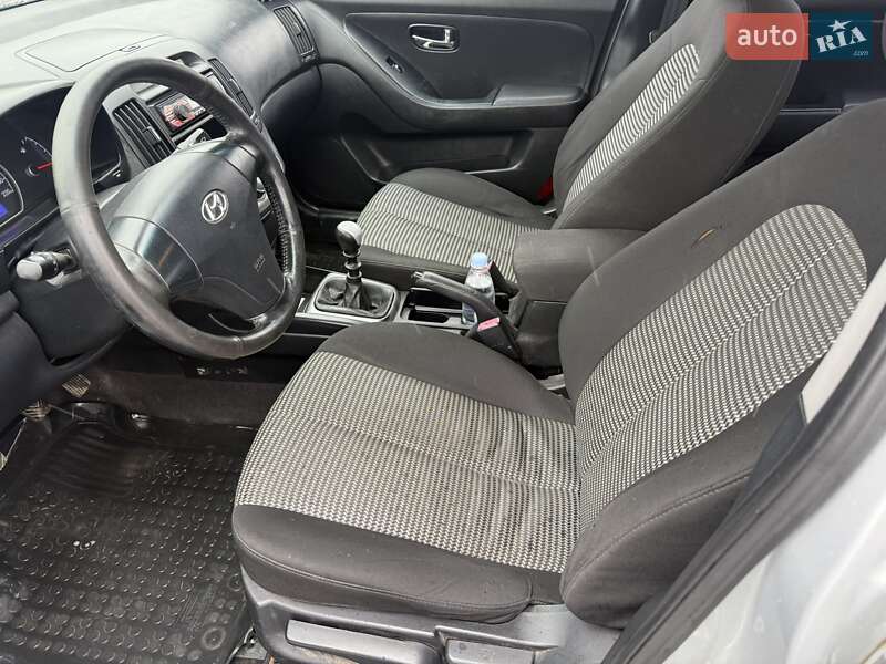 Седан Hyundai Elantra 2010 в Черновцах
