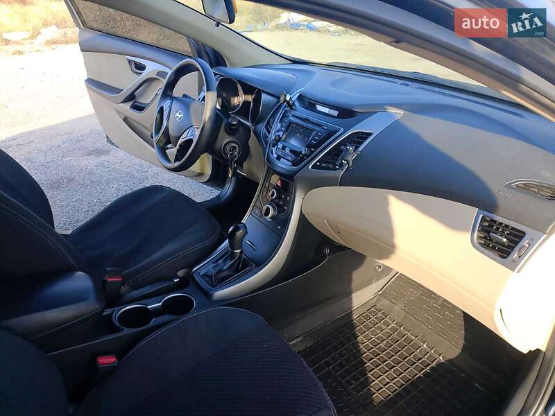Седан Hyundai Elantra 2014 в Великой Александровке
