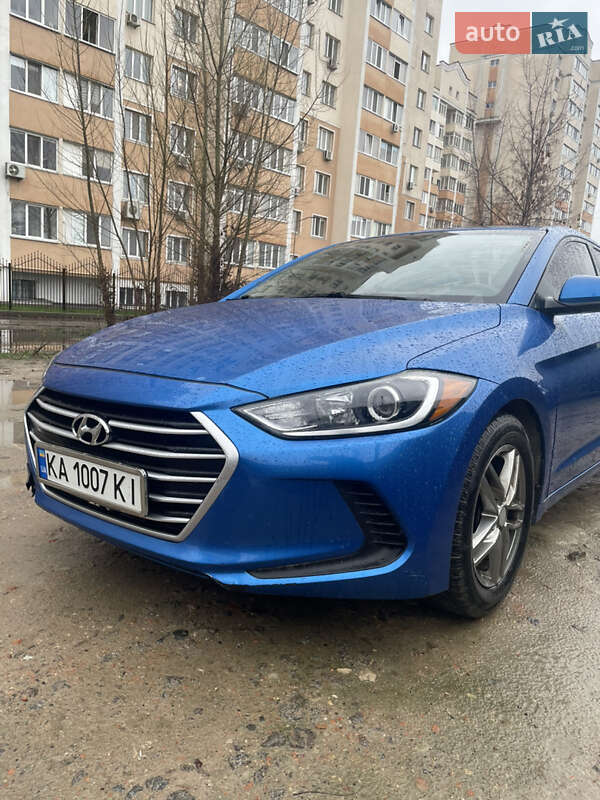 Седан Hyundai Elantra 2016 в Киеве