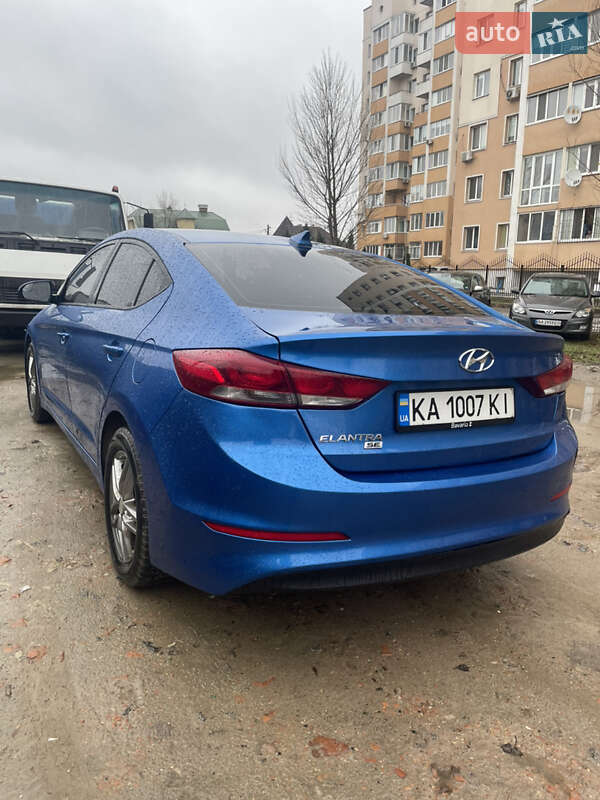 Седан Hyundai Elantra 2016 в Киеве
