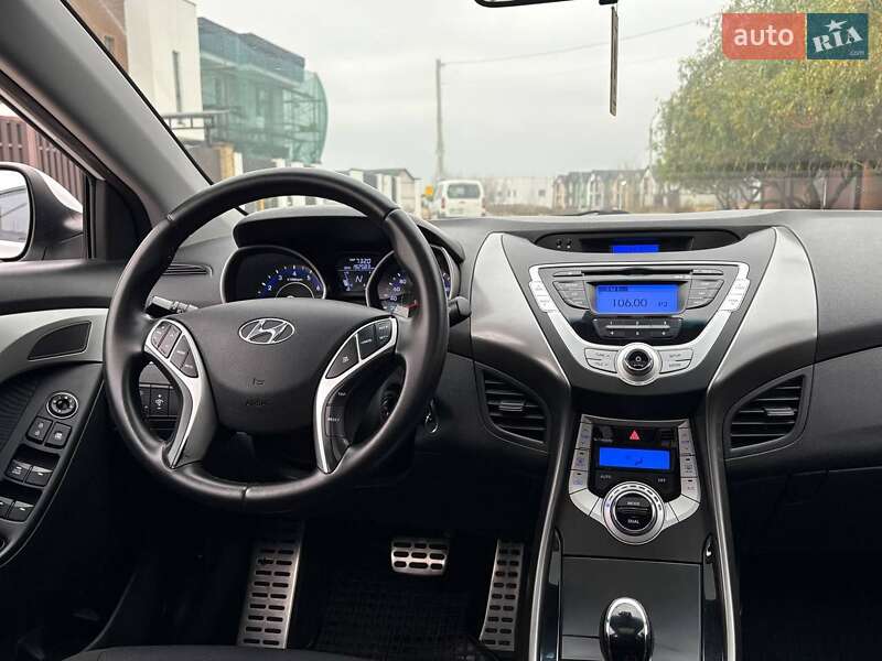 Седан Hyundai Elantra 2011 в Киеве