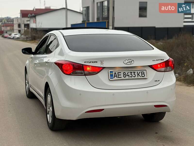 Седан Hyundai Elantra 2011 в Киеве