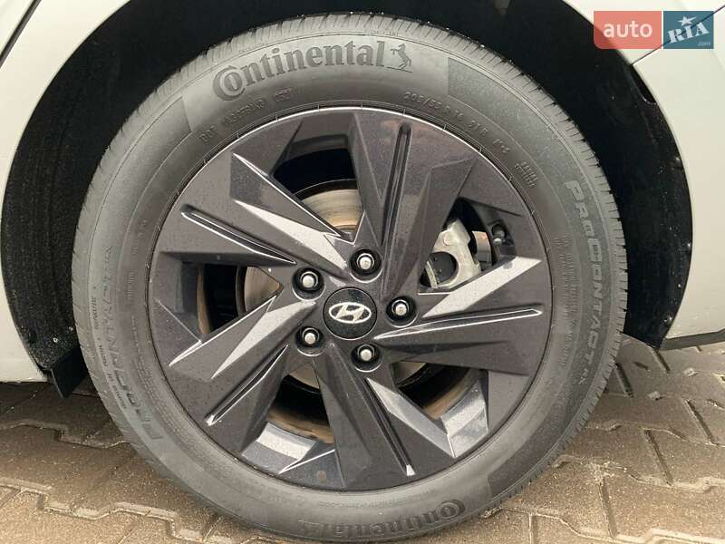 Седан Hyundai Elantra 2021 в Киеве