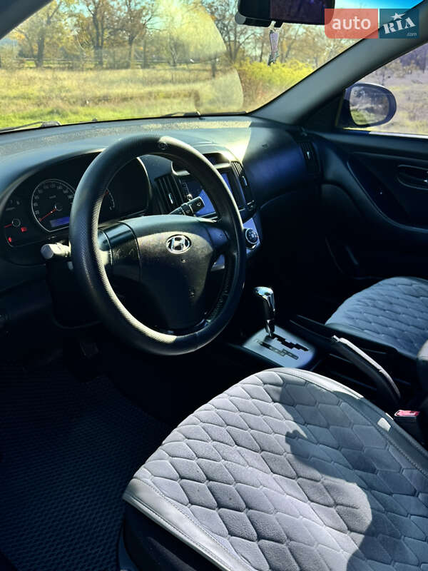 Седан Hyundai Elantra 2011 в Николаеве