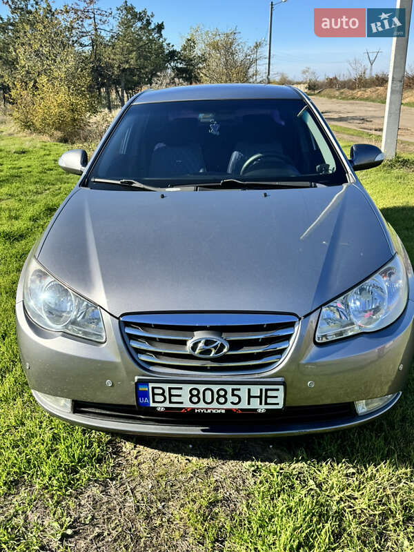 Седан Hyundai Elantra 2011 в Николаеве