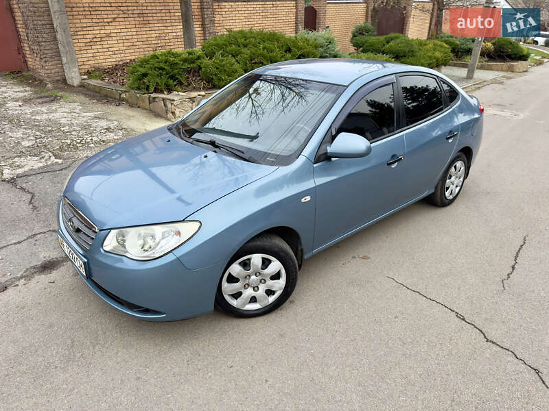 Седан Hyundai Elantra 2009 в Днепре