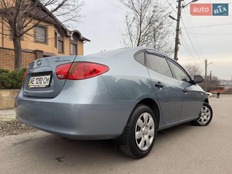 Седан Hyundai Elantra 2009 в Днепре