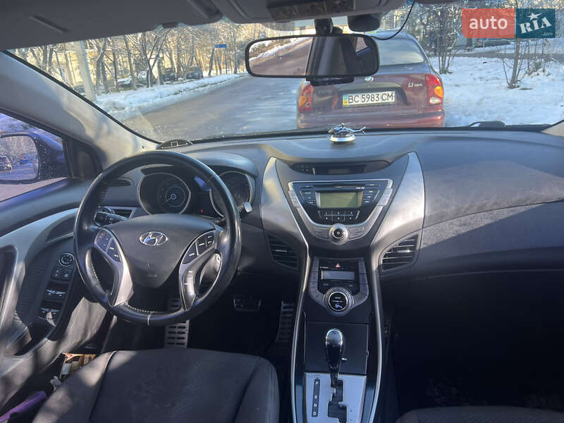 Седан Hyundai Elantra 2013 в Львові
