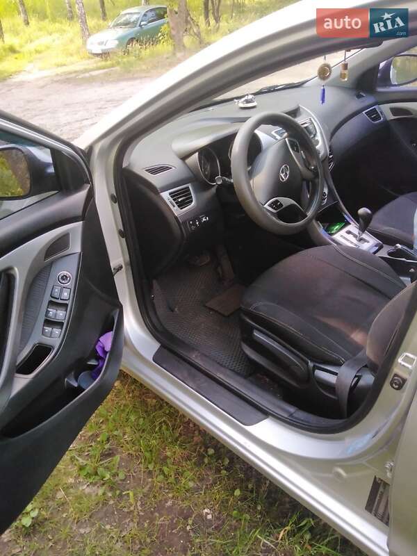 Седан Hyundai Elantra 2011 в Варве