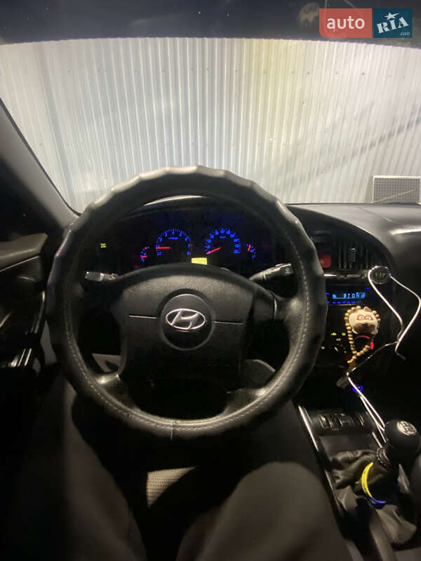 Седан Hyundai Elantra 2004 в Києві