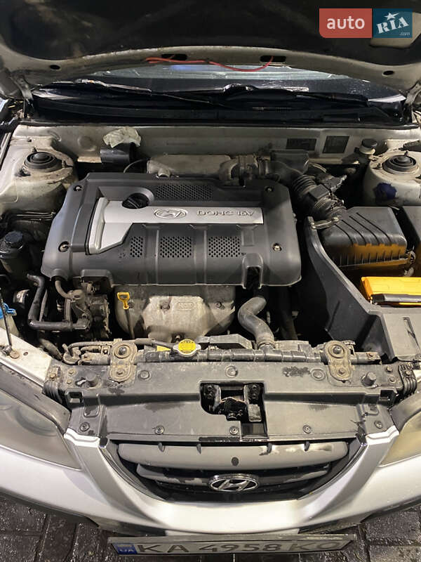 Седан Hyundai Elantra 2004 в Києві