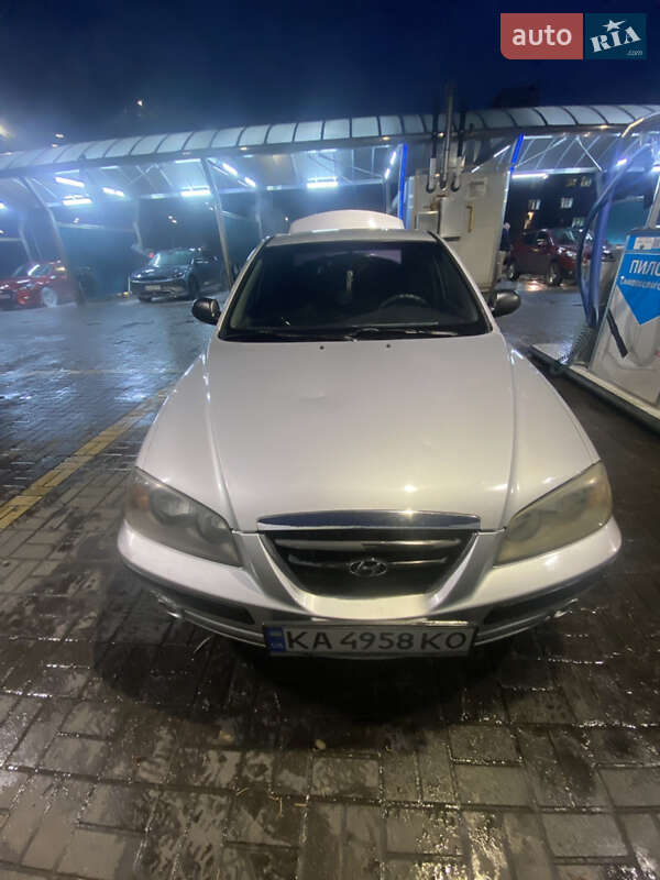 Седан Hyundai Elantra 2004 в Києві