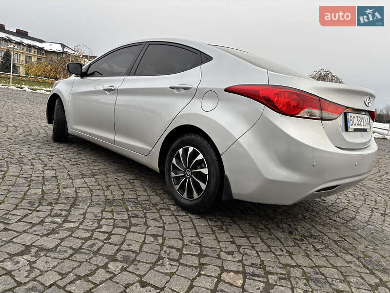 Седан Hyundai Elantra 2011 в Львові