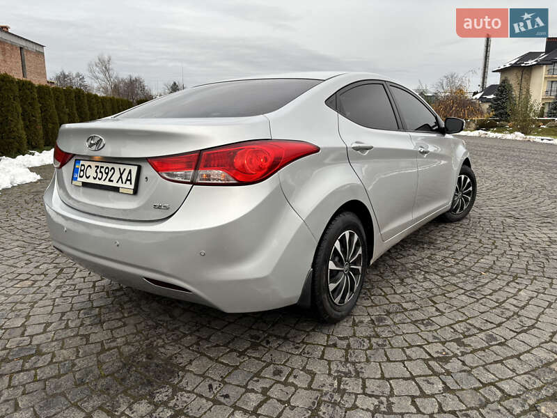 Седан Hyundai Elantra 2011 в Львові