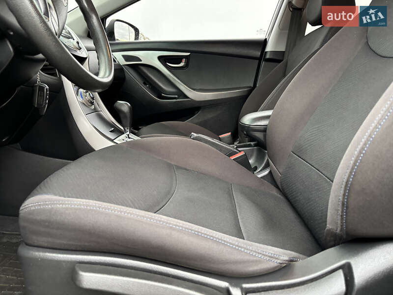 Седан Hyundai Elantra 2011 в Львові