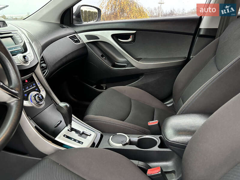 Седан Hyundai Elantra 2011 в Львові
