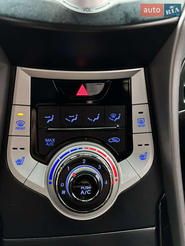 Седан Hyundai Elantra 2011 в Львові