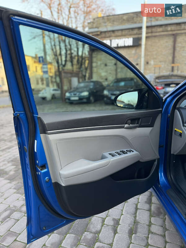 Седан Hyundai Elantra 2017 в Миколаєві