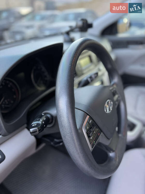 Седан Hyundai Elantra 2017 в Миколаєві